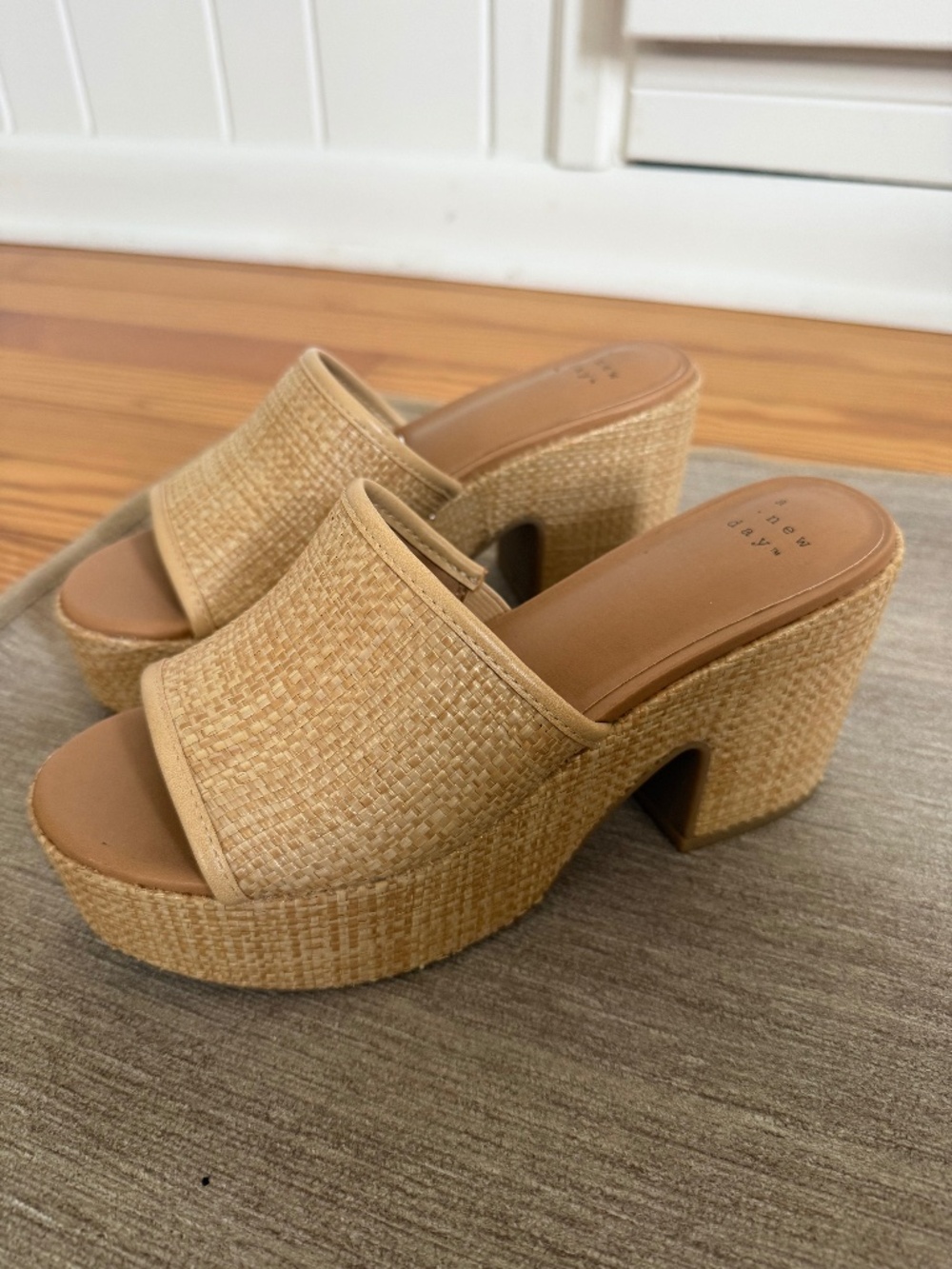 Target Platform Rattan shoes- size 6